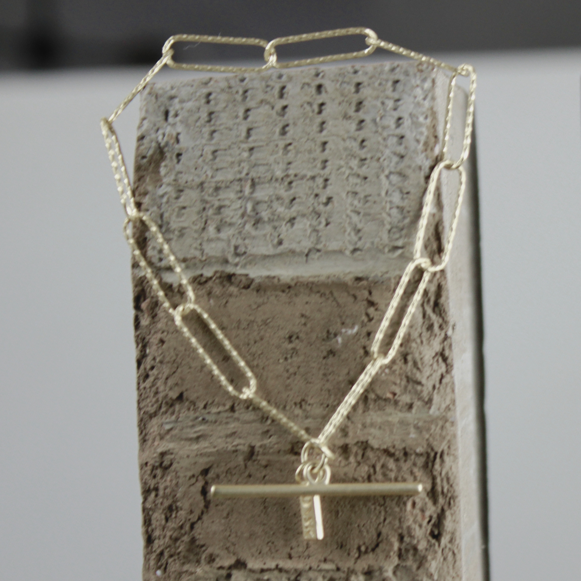 Tempeste IN:STORE T-bar Paperclip Bracelet Gold Plating, DNSK Copenhagen