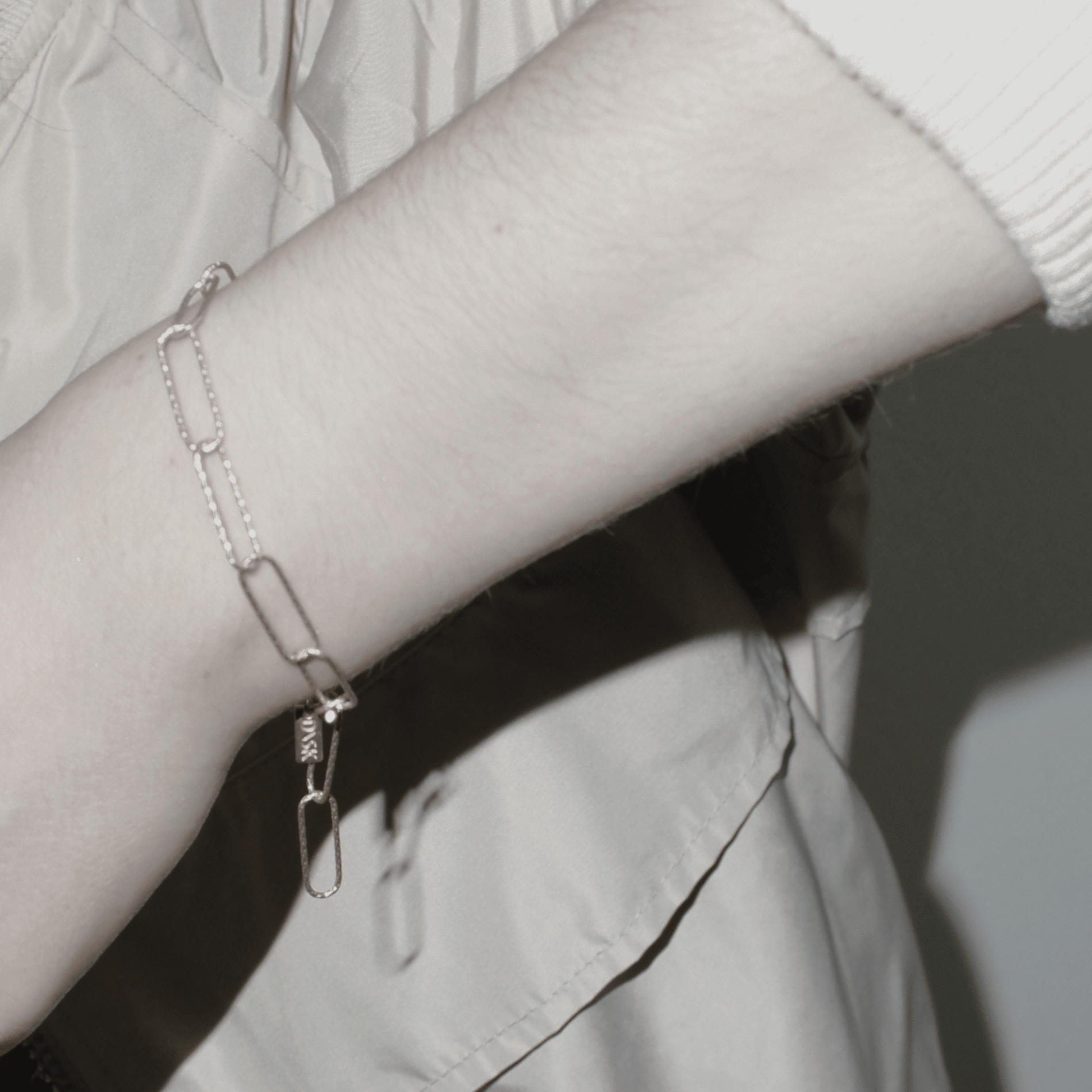 Tempeste IN:STORE T-bar Paperclip Bracelet Gold PlatingDNSK Copenhagen