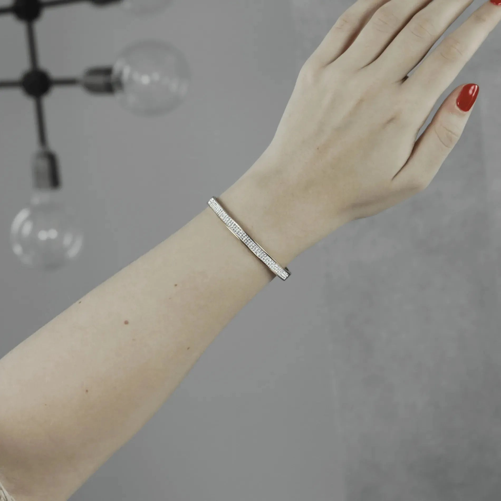 Joy Waterproof Bangle Placcatura in oro bianco 18 carati CZ -DNSK Copenhagen