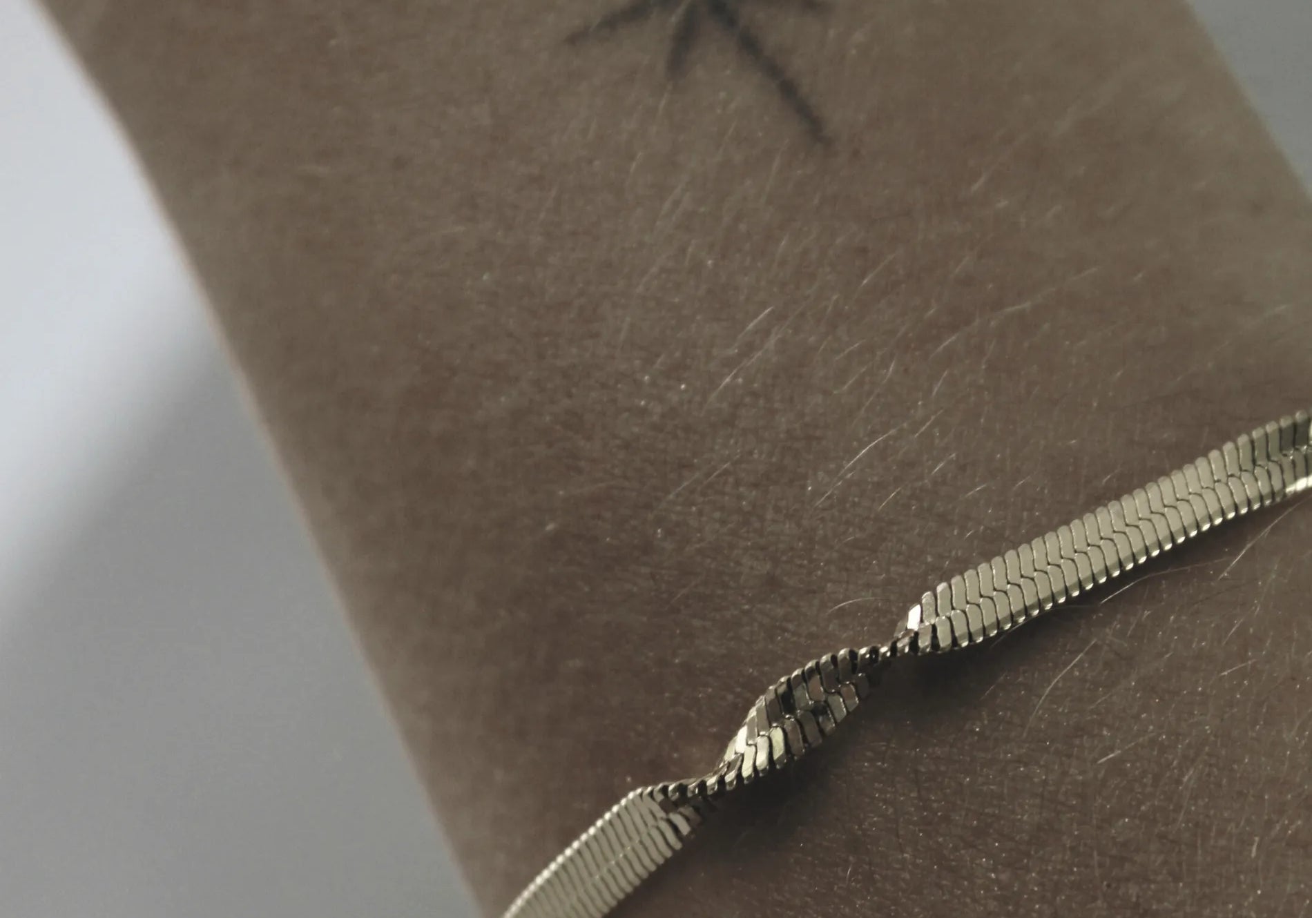 Passion Waterproof Twisted 2mm Herringbone Bracelet 18K Gold Plating, Dansk Copenhagen