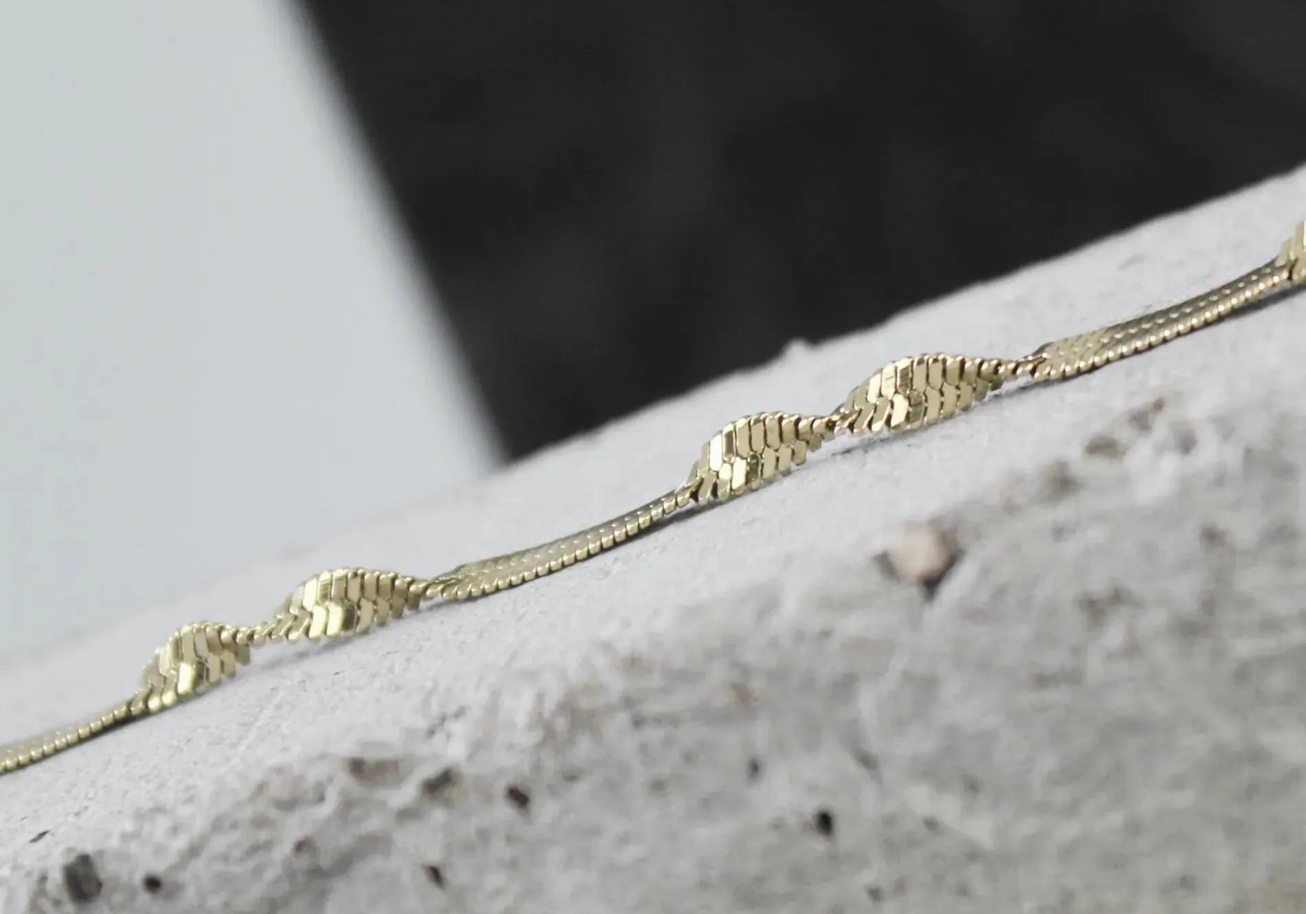 Passion Waterproof Twisted 2mm Herringbone Bracelet 18K Gold Plating, Dansk Copenhagen