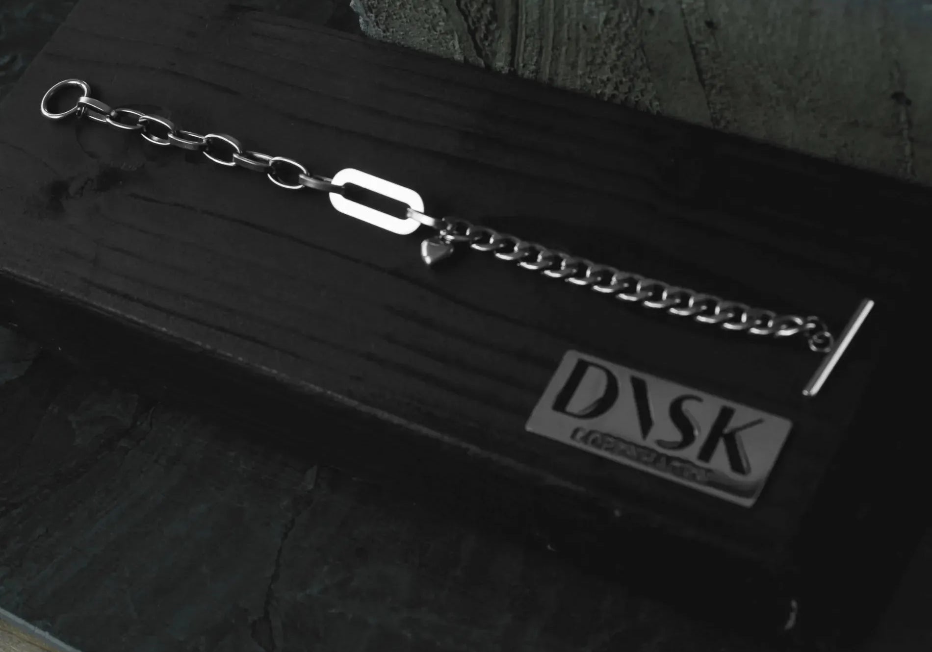 Scandinavisch minimalistisch juweelontwerp I Scandinavisch DNA sinds 1971 I Dansk Copenhagen