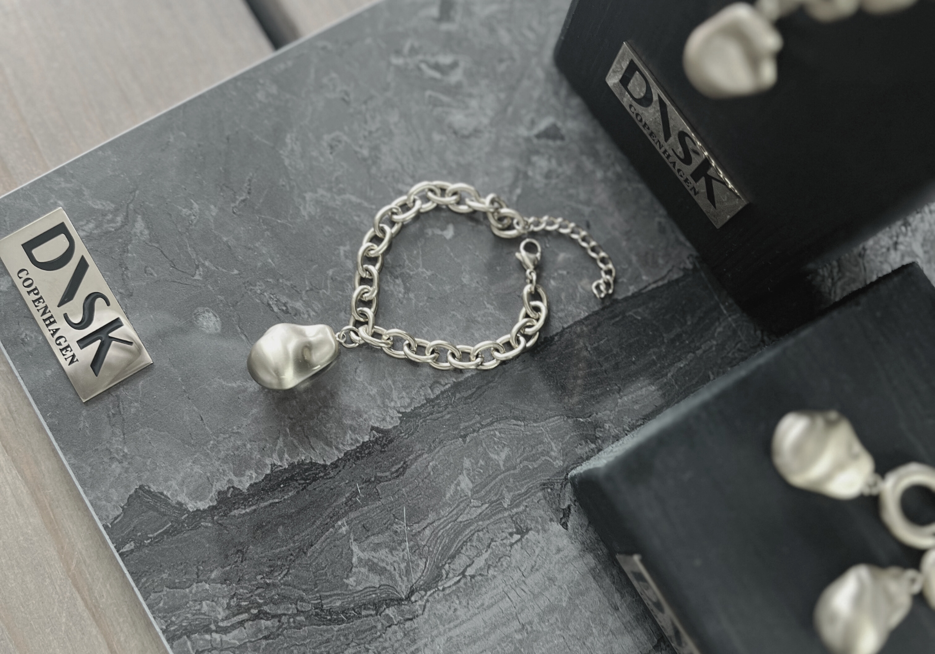 Courage Waterproof  Geborstelde Oganic Statement Ketting Armband Verzilverd, DNSK Kopenhagen