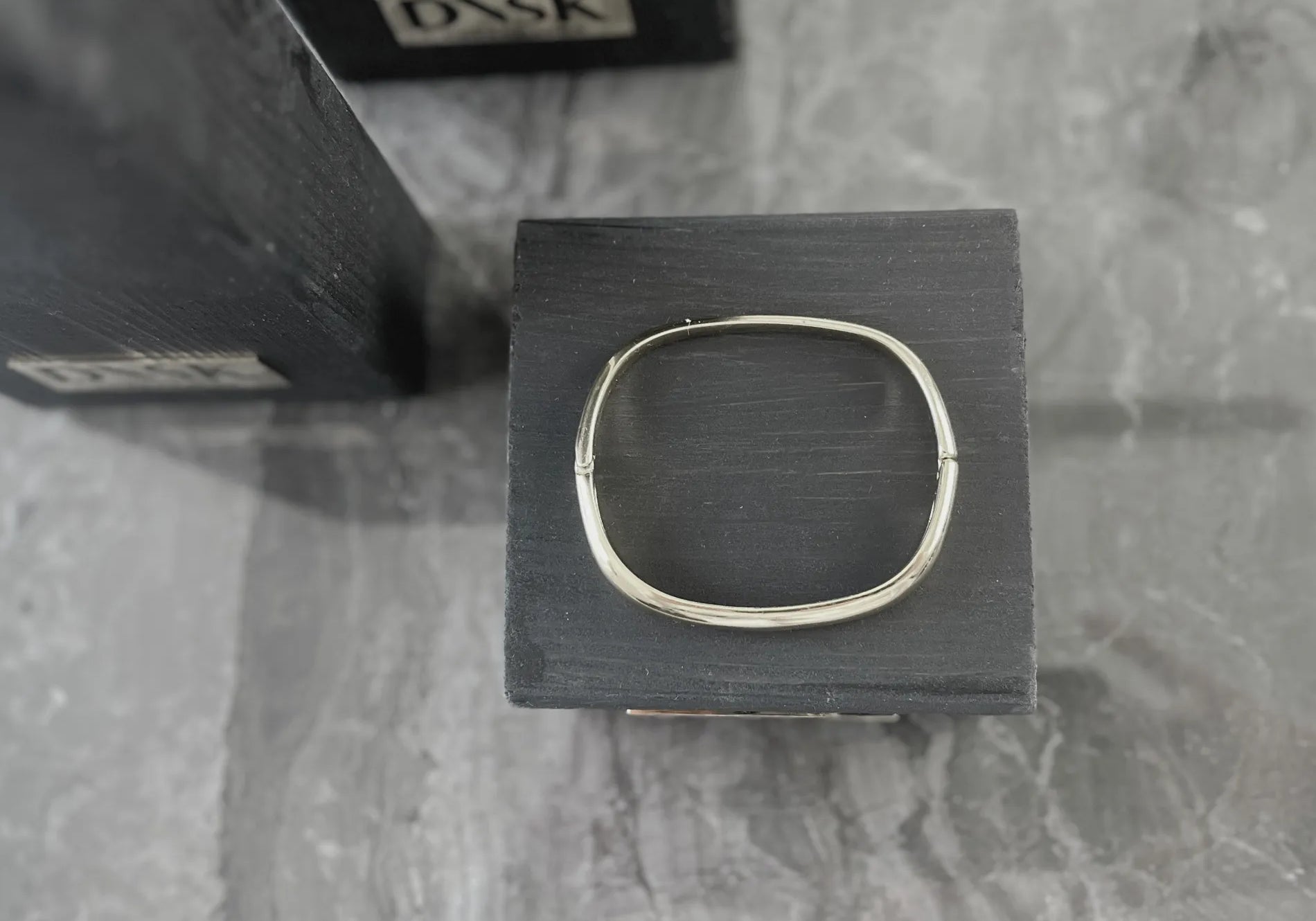 Passion Waterproof Square Cuff Bracelet plaqué or 18K, DNSK Copenhagen