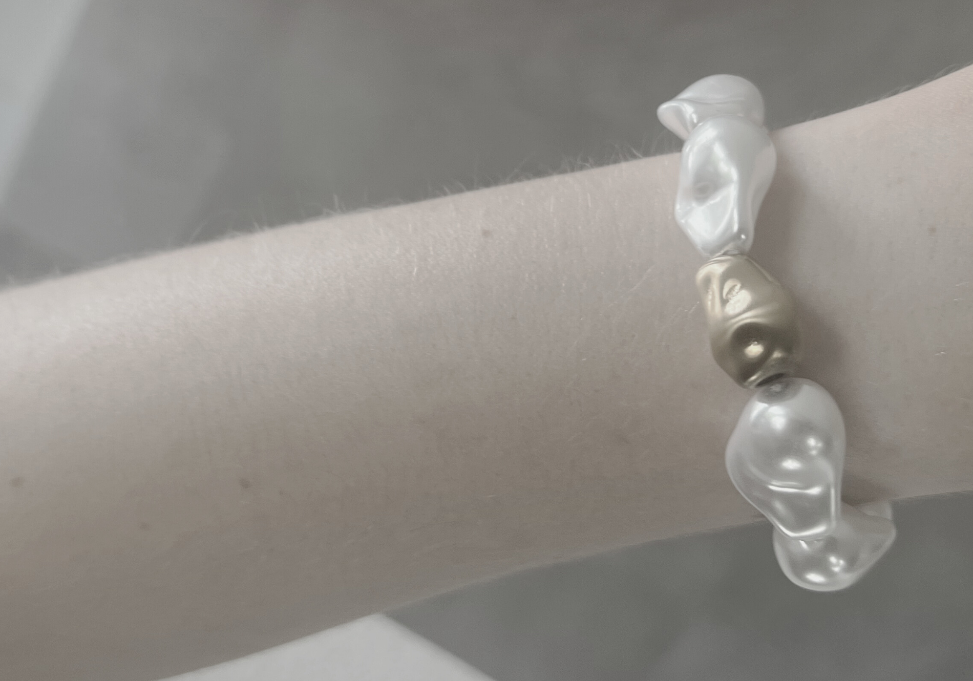 Joy Waterproof Korte Parel Statement Armband 18K Verguld, DNSK Kopenhagen
