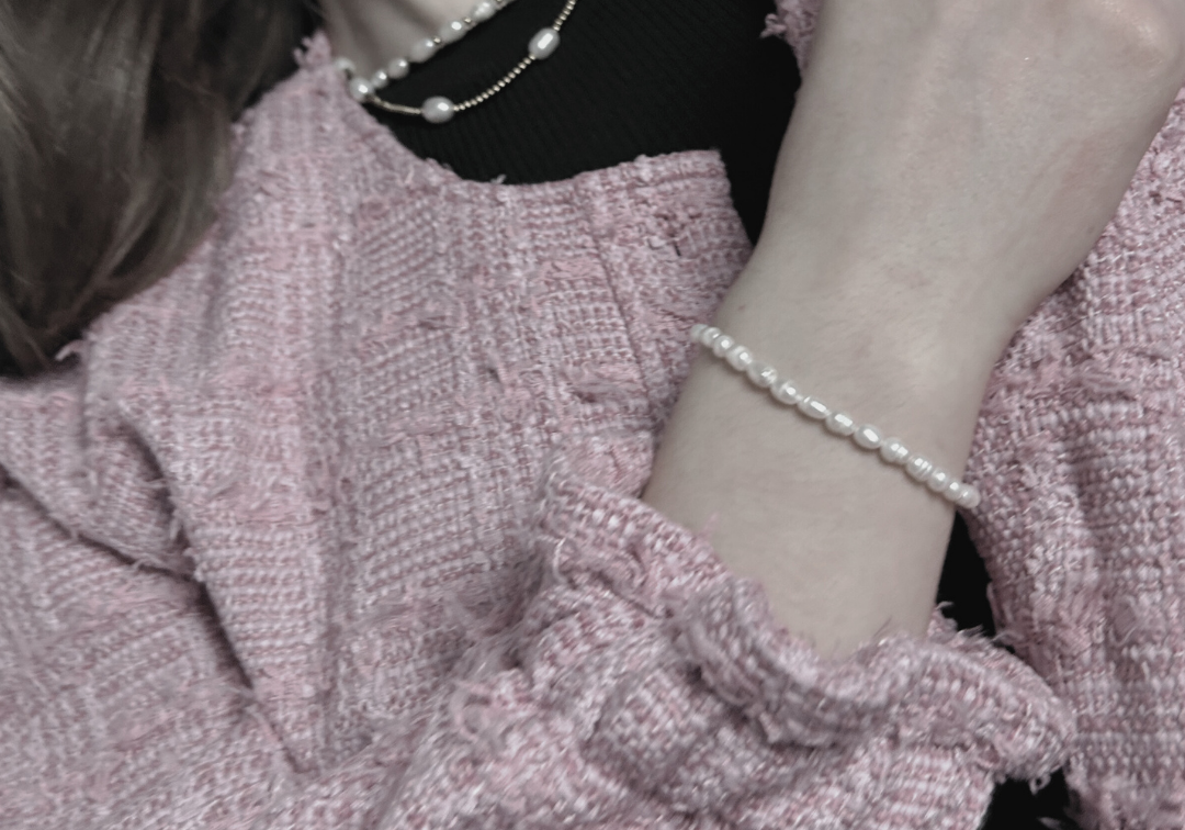 Joy Waterproof Bracelet élastique irrégulier de petites perles d'eau douce, DNSK Copenhagen