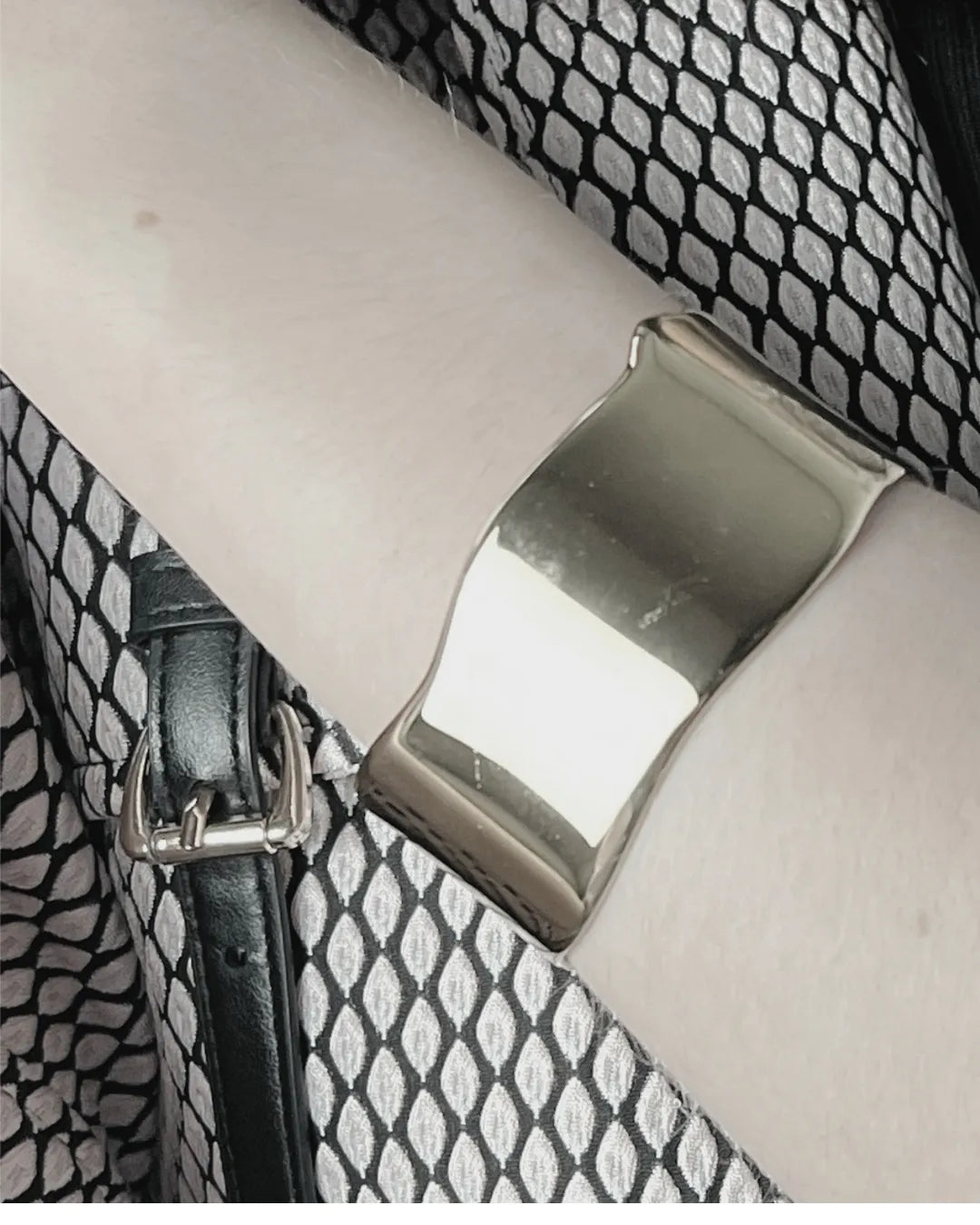 Courage Waterproof Courbe de déclaration Cuff Bracelet plaqué or 18K, DNSK Copenhagen