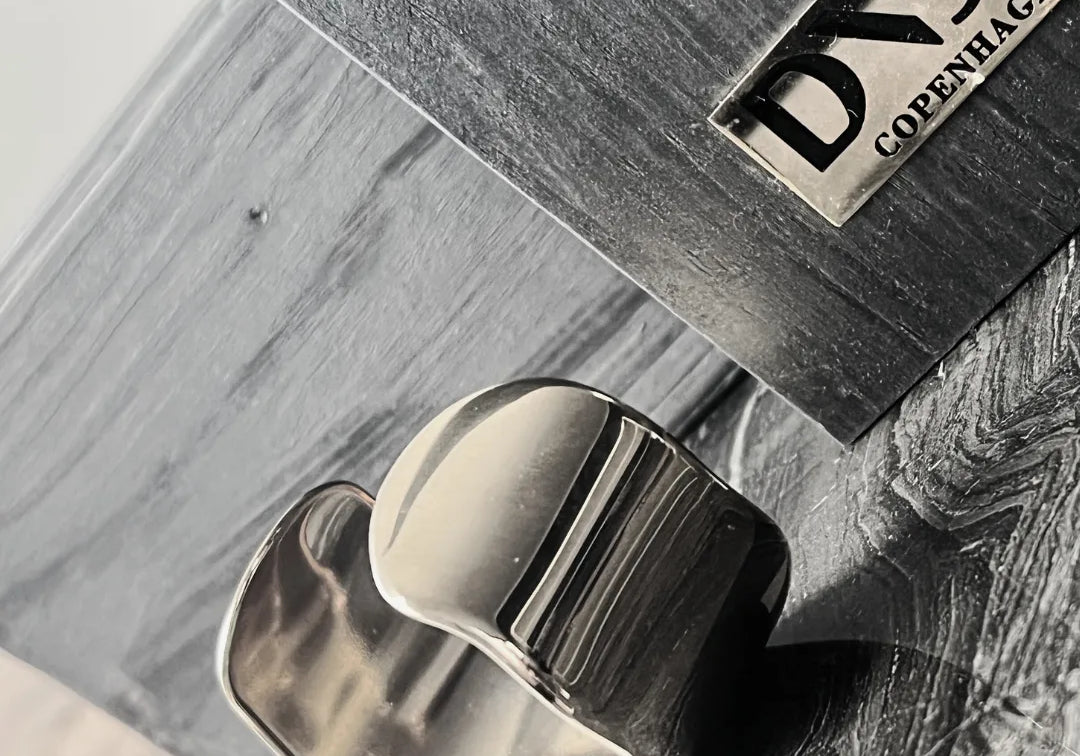 Courage Waterproof Statement Curve Cuff Armband 18K Verguld, DNSK Kopenhagen