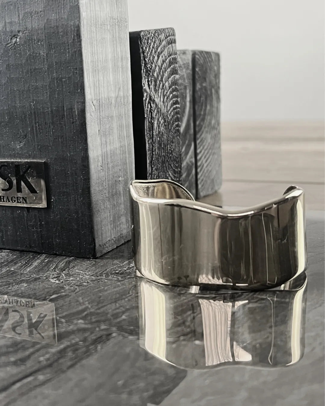 Courage Waterproof Courbe de déclaration Cuff Bracelet plaqué or 18K, DNSK Copenhagen