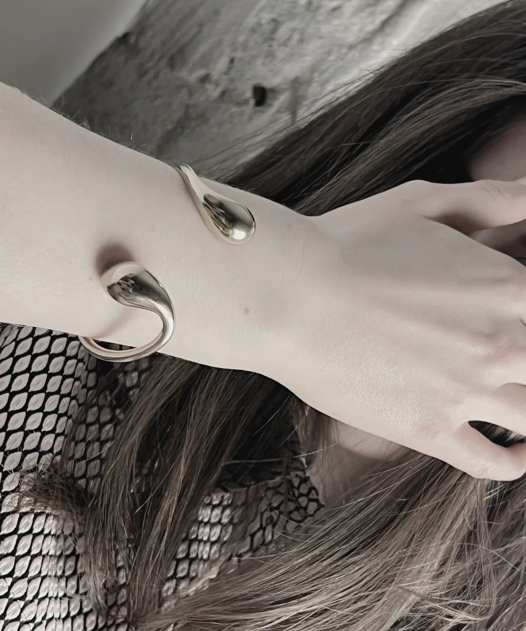 Passion Waterproof Drop Cuff Bracelet 18K Gold Plating Plating, DNSK Copenhagen