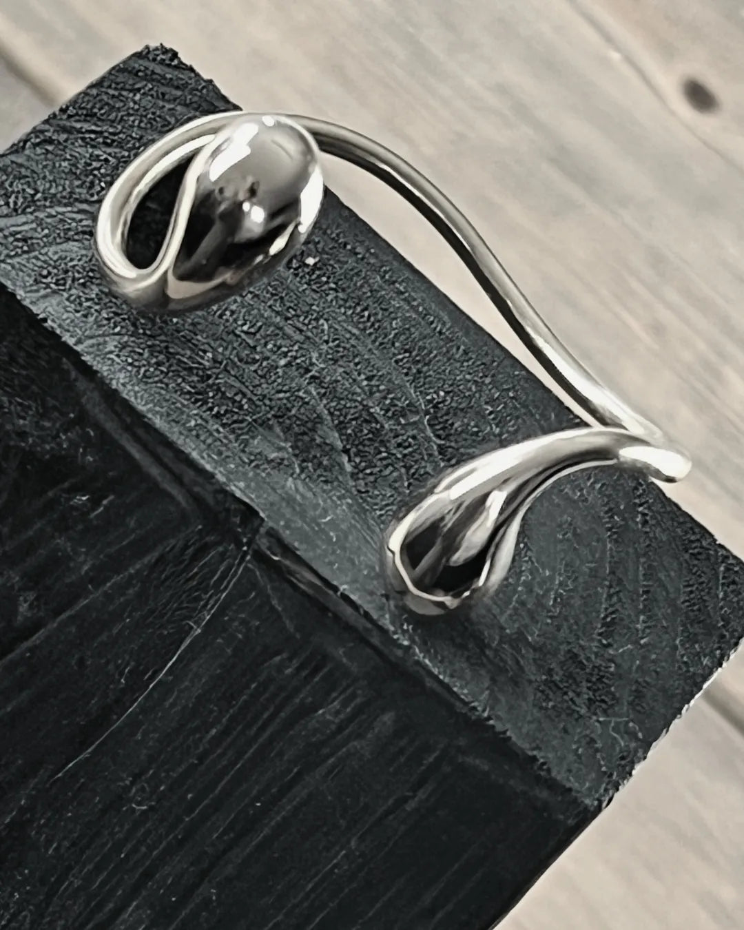 Passion Waterproof Drop Cuff Bracelet 18K Gold Plating Plating, DNSK Copenhagen