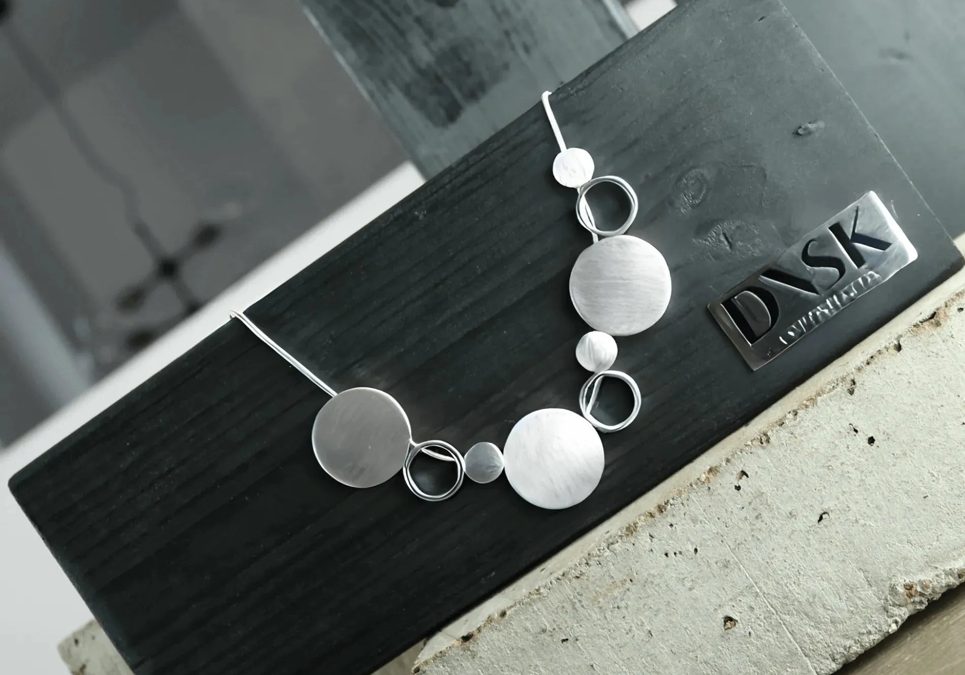 Skandinavisk minimalistisk smyckesdesign I Nordiskt DNA sedan 1971 I Dansk Copenhagen
