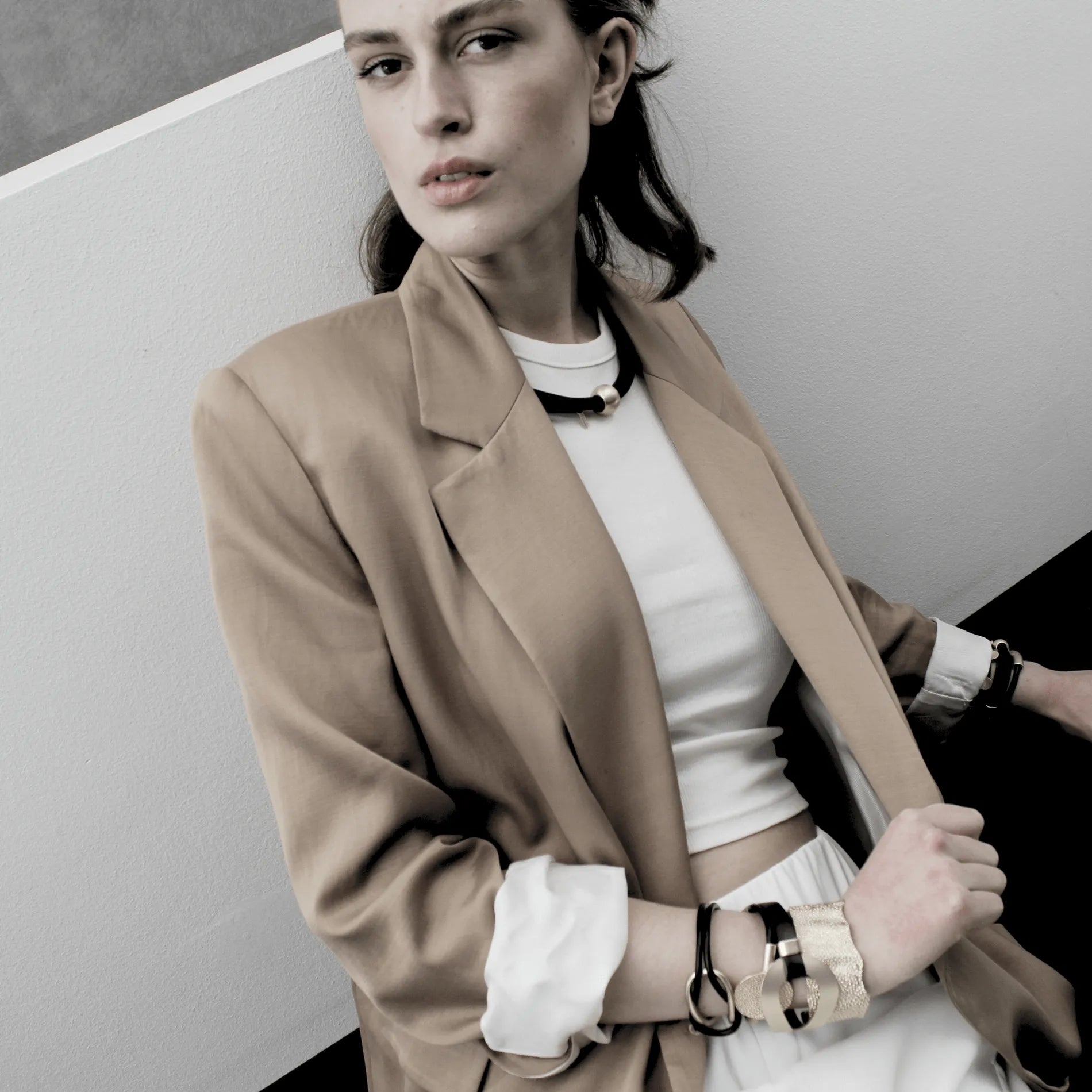 Nostalgia Short Ball Leather Necklace Gold PlatingDNSK Copenhagen