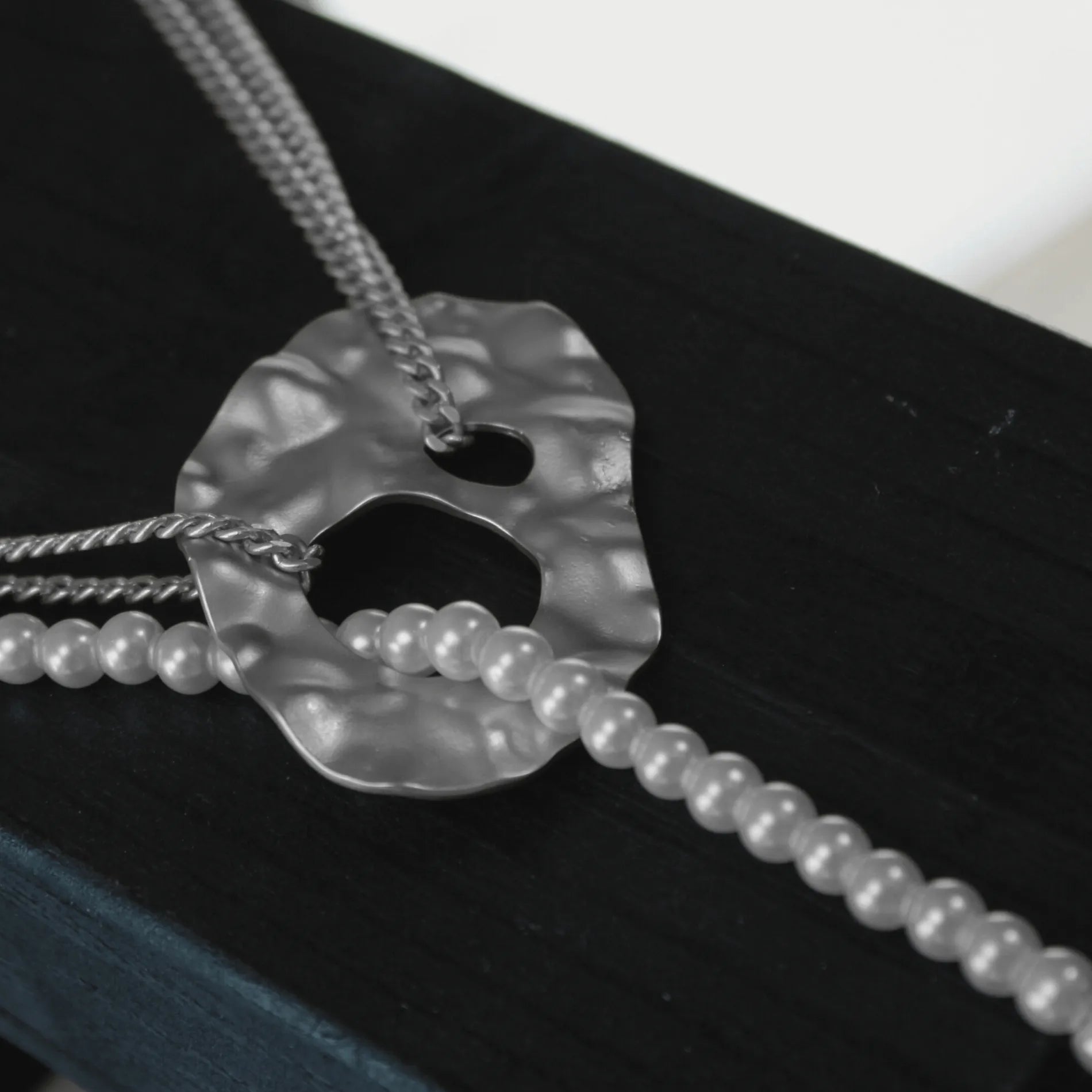 Audrey IN:STORE Short Statement Pearl Mix Necklace Silver PlatingDNSK Copenhagen