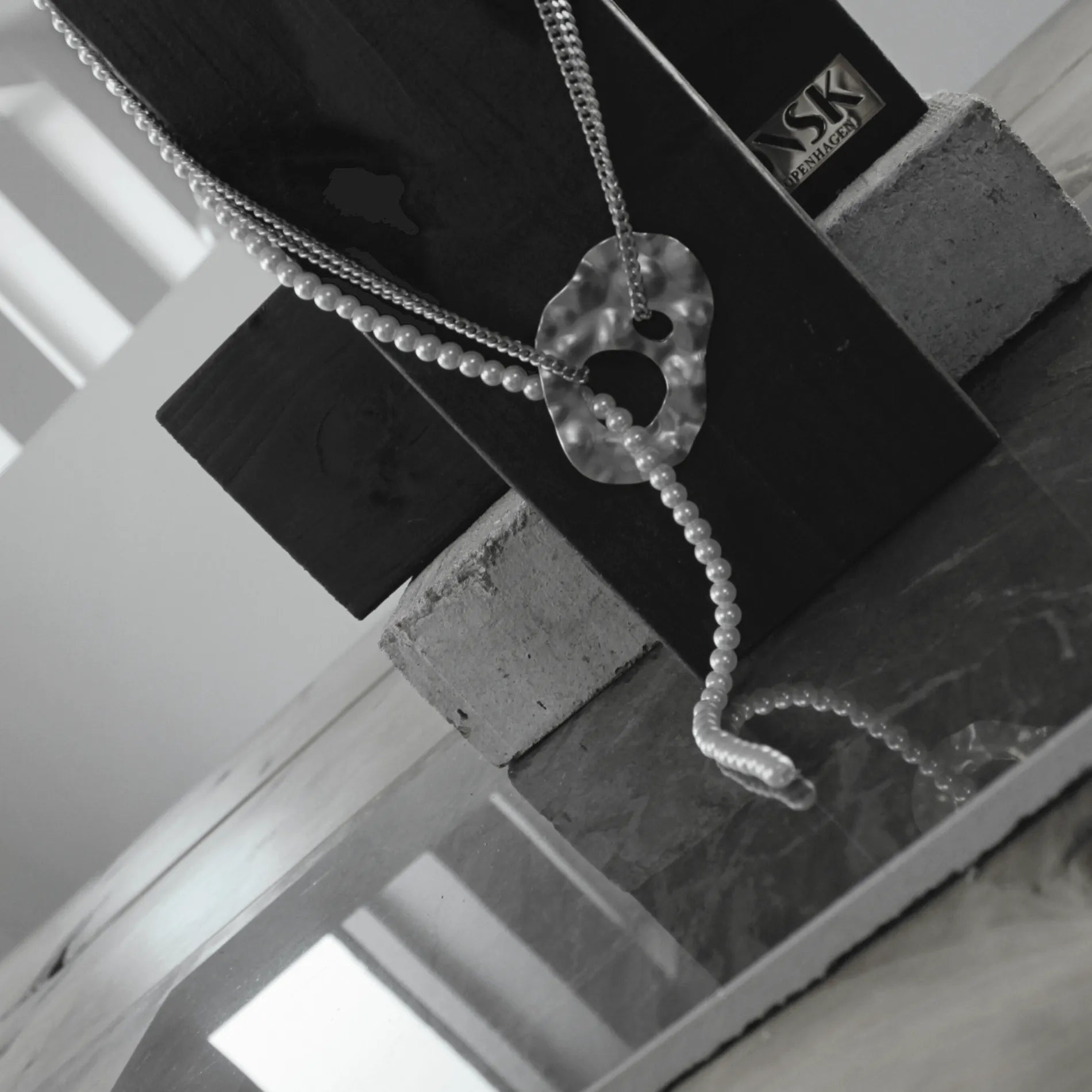 Audrey IN:STORE Short Statement Pearl Mix Necklace Silver PlatingDNSK Copenhagen