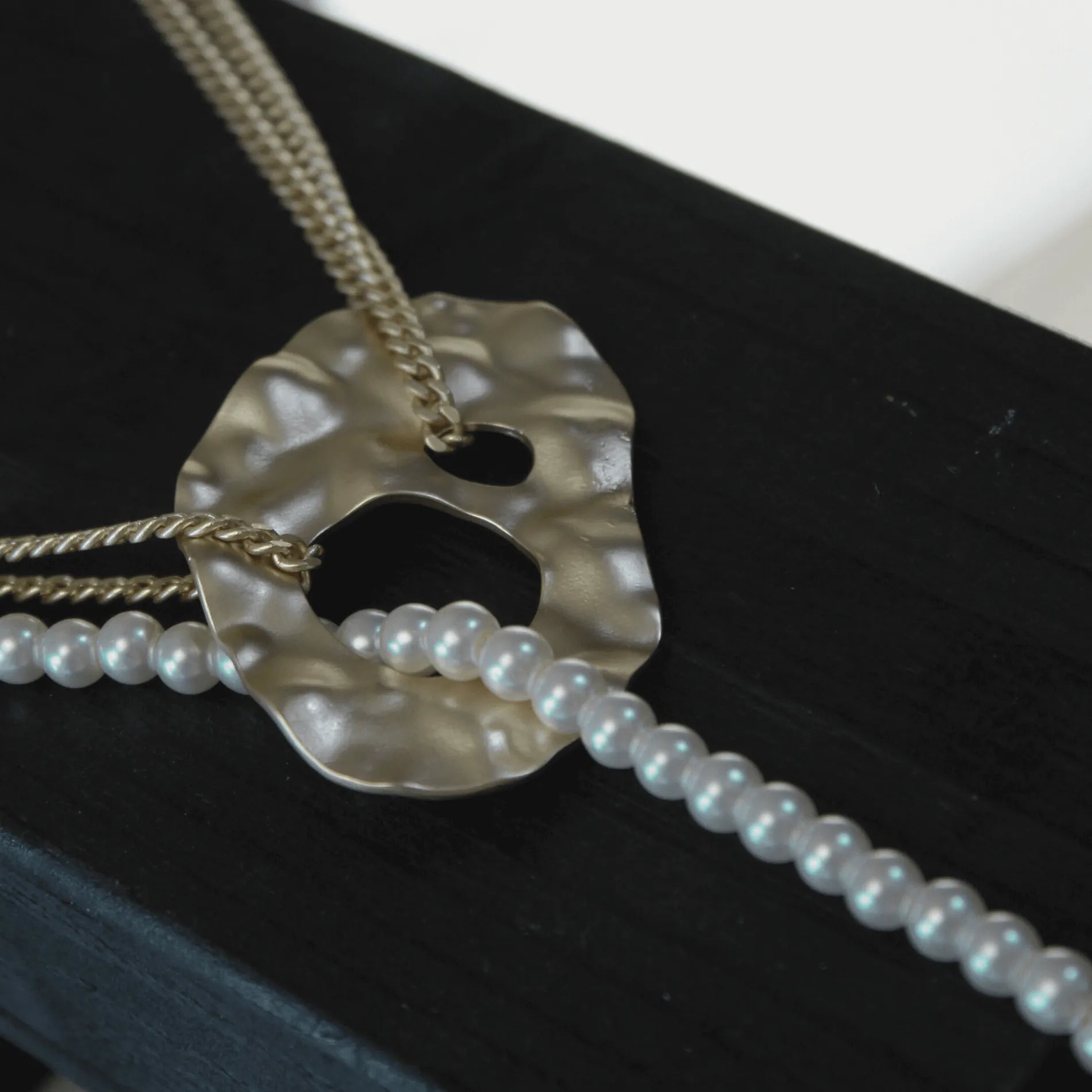 Audrey IN:STORE Short Statement Pearl Mix Necklace Gold PlatingDNSK Copenhagen