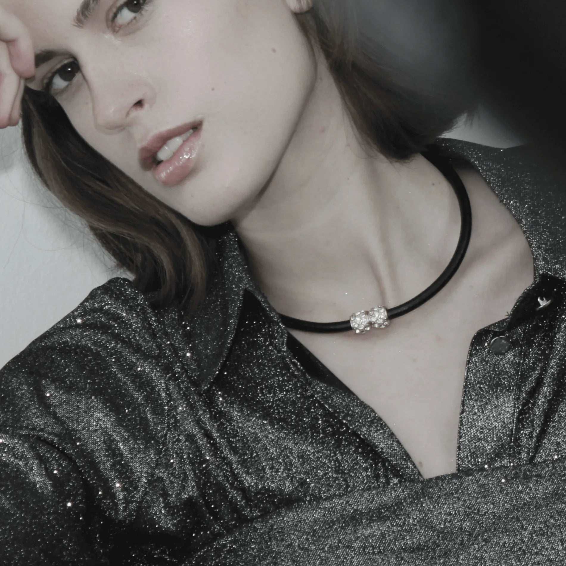 Audrey IN:STORE Short Magnet Crystal Leather Necklace Gold PlatingDNSK Copenhagen