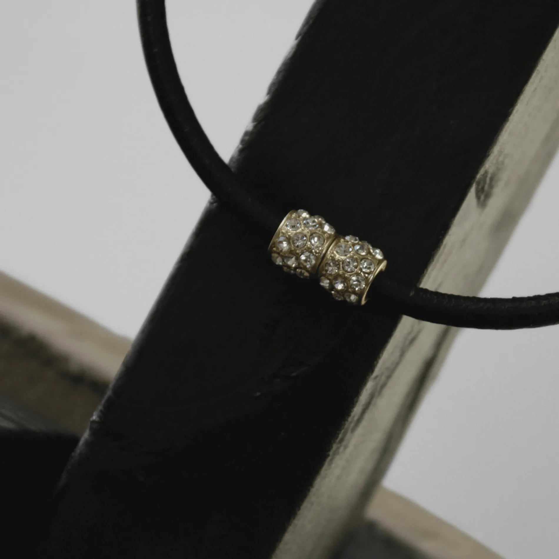 Audrey IN:STORE Short Magnet Crystal Leather Necklace Gold PlatingDNSK Copenhagen