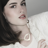 Alaya IN:STORE Kurze asymmetrische Halskette Vergoldung