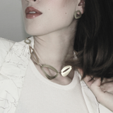 Alaya IN:STORE Kurze asymmetrische Halskette Vergoldung