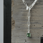 Audrey IN:STORE Kort smaragdhalsband Silverplätering, DNSK Copenhagen
