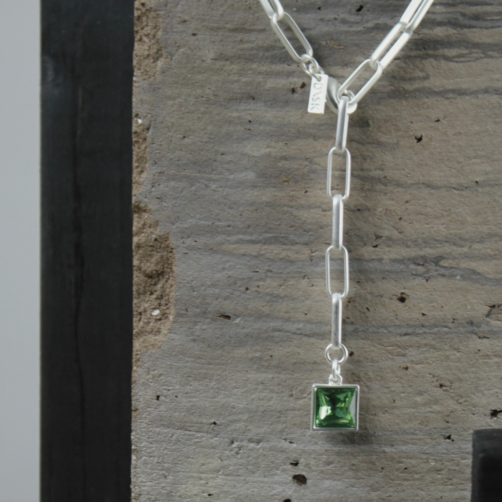 Audrey IN:STORE Short Emerald Necklace Silver Plating, DNSK Copenhagen