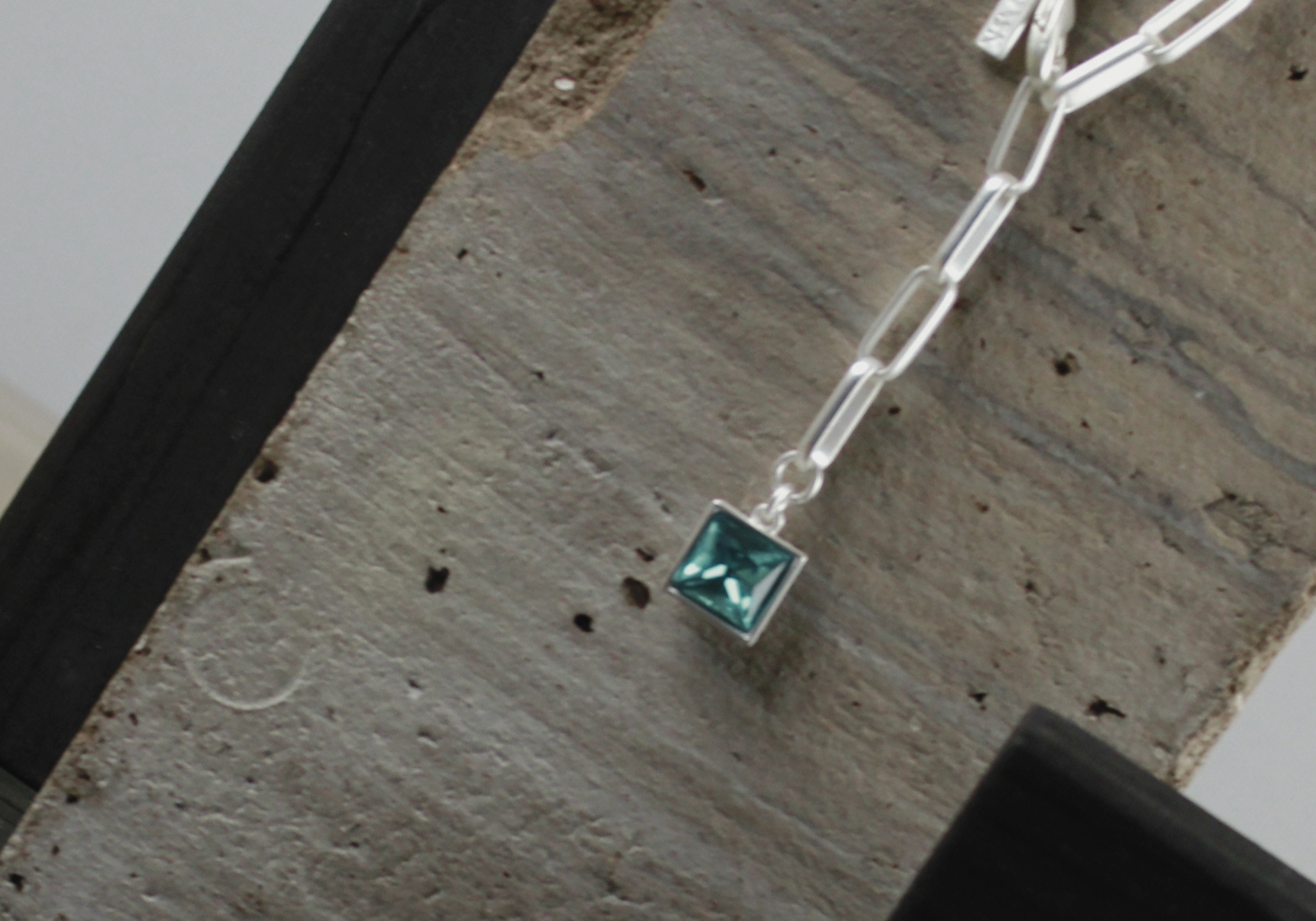Audrey IN:STORE Short Sapphire Necklace Silver Plating, DNSK Copenhagen