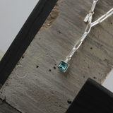 Audrey IN:STORE Collier court saphir plaqué argent