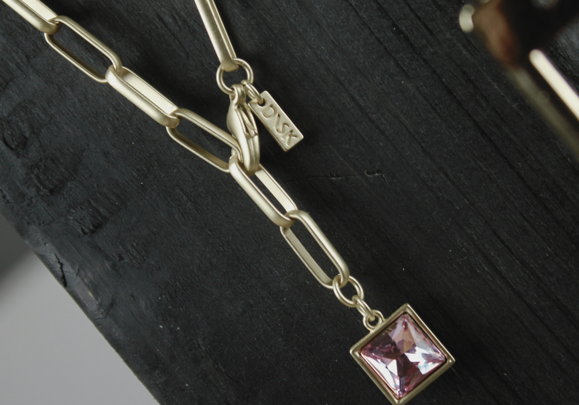 Audrey IN:STORE Short Rose Necklace Gold Plating, DNSK Copenhagen