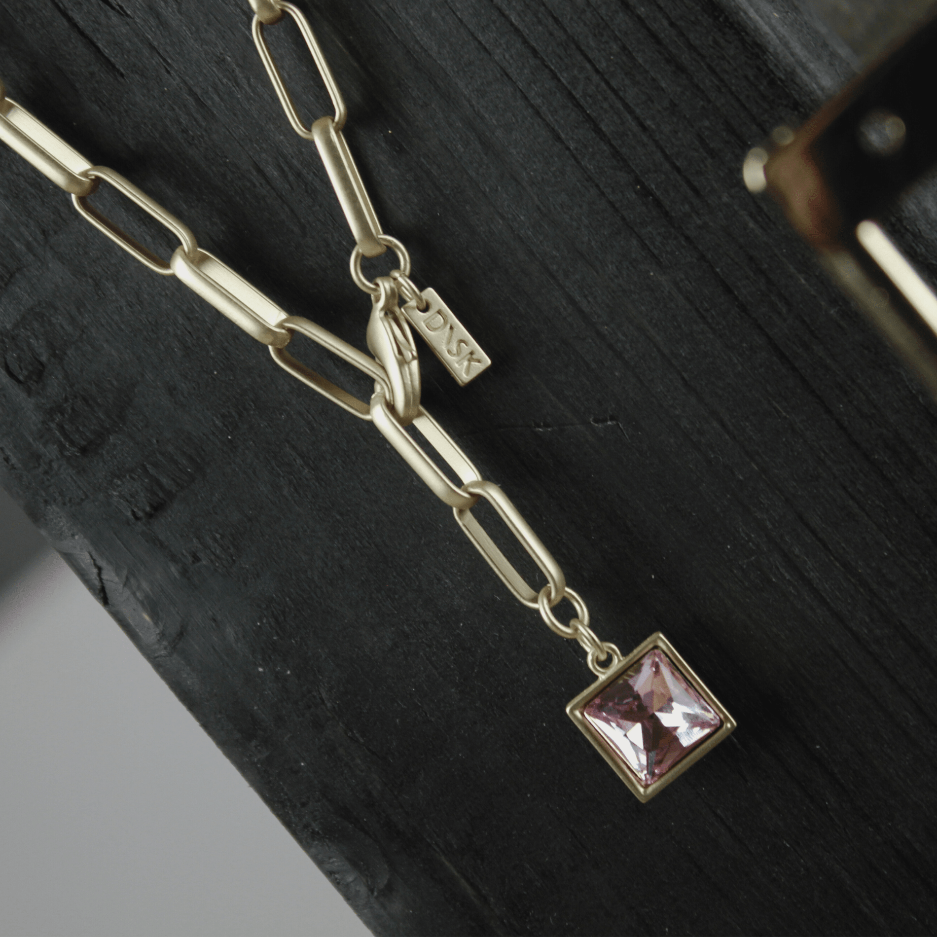 Audrey IN:STORE Short Rose Necklace Gold PlatingDNSK Copenhagen