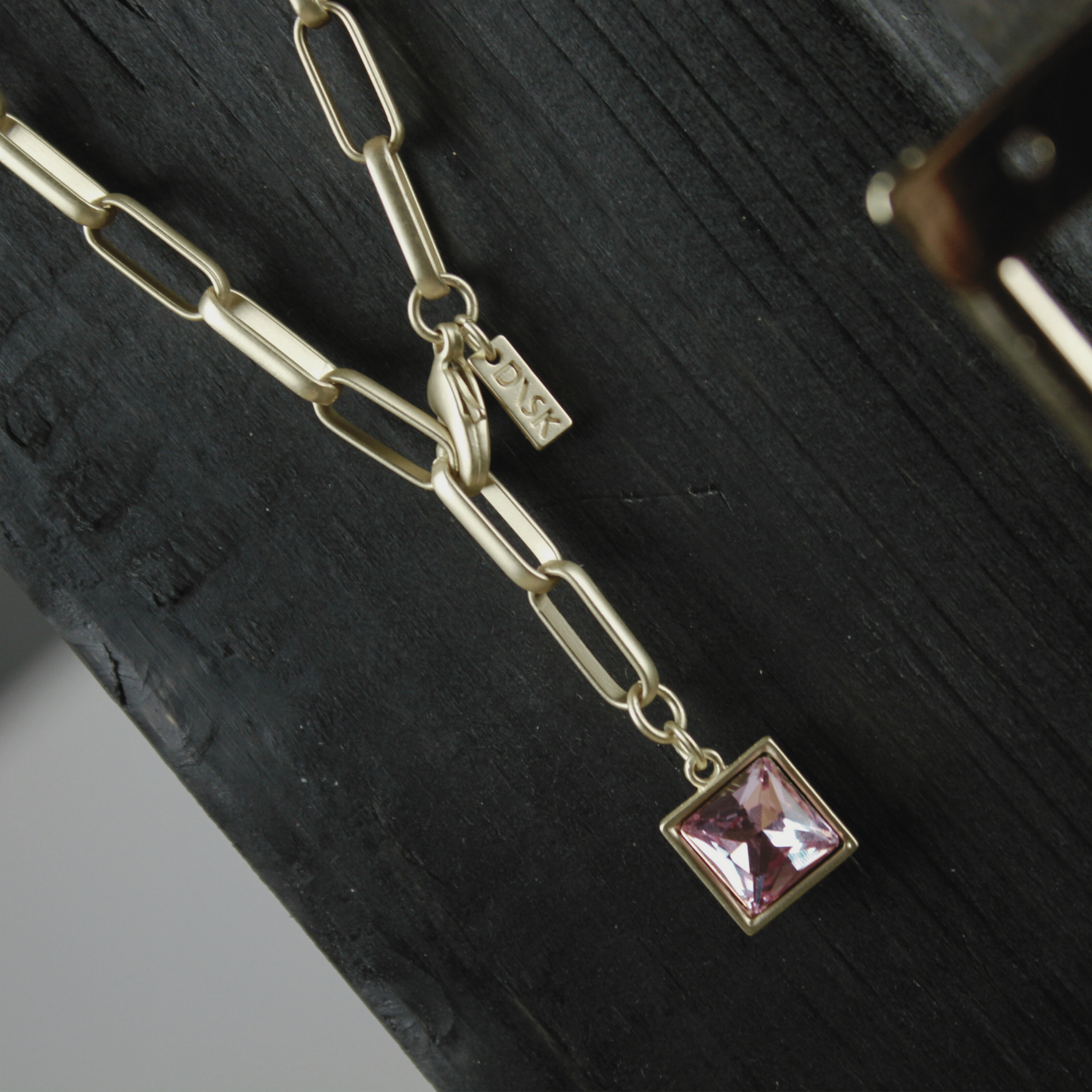 Audrey IN:STORE Short Rose Necklace Gold Plating, DNSK Copenhagen