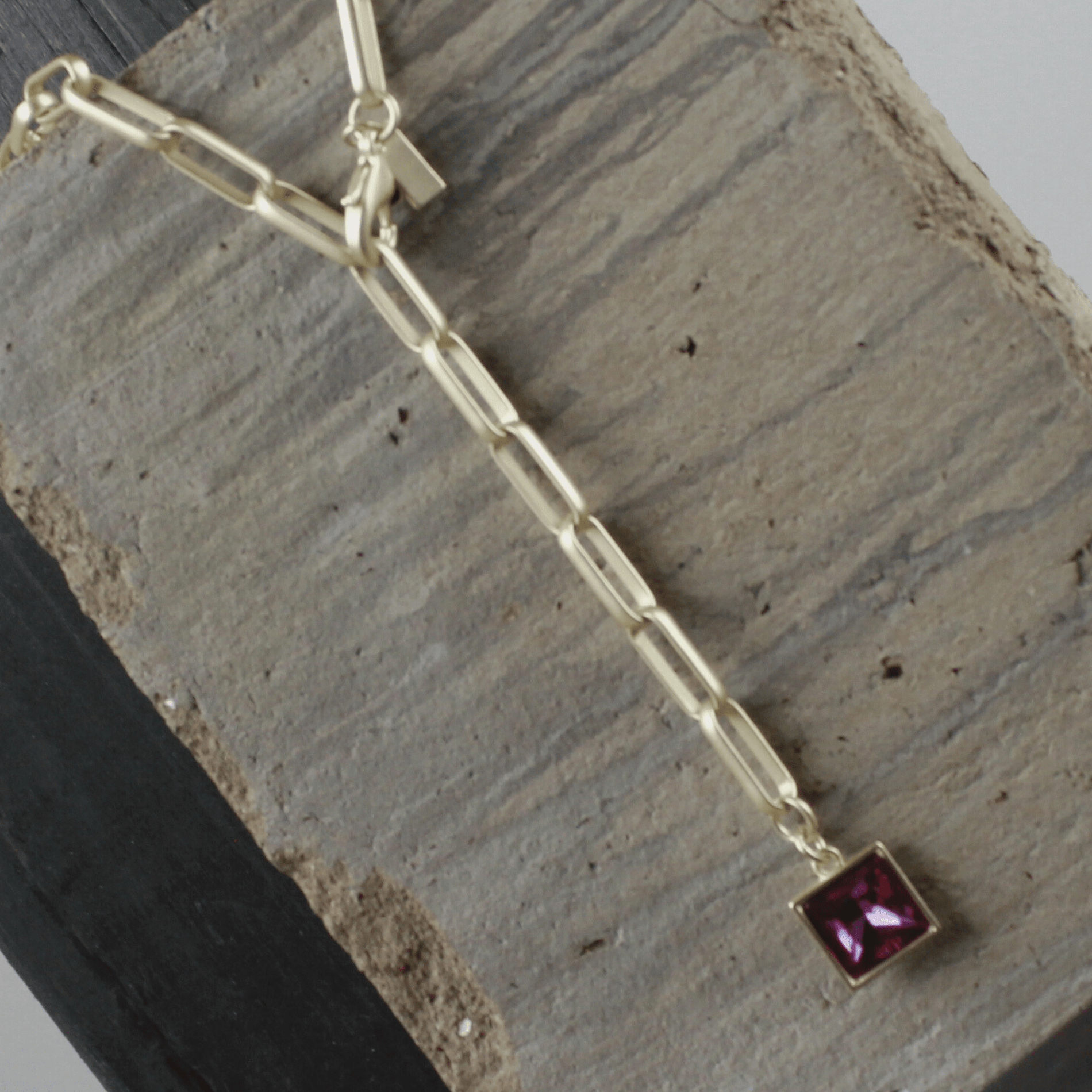 Audrey IN:STORE Short Fuchsia Necklace Gold PlatingDNSK Copenhagen