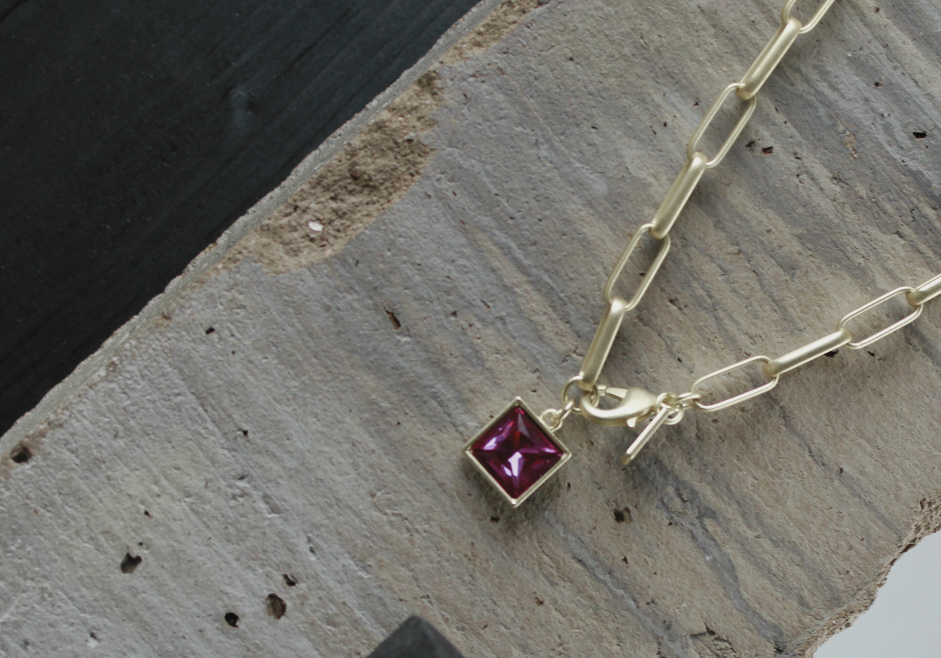 Audrey IN:STORE Short Fuchsia Necklace Gold Plating, DNSK Copenhagen