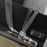 Anastazia IN:STORE Collana lunga a maglia fluida placcata argento, DNSK Copenhagen