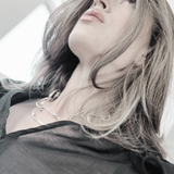 Elysian IN:STORE 2-tonat kort organiskt halsband Guldplätering