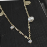 Audrey IN:STORE Korte Stip & Multi Parel Ketting Verguld