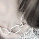 Tula IN:STORE Korte 2-Tone Asymmetrische Ovale Ring Ketting Verguld