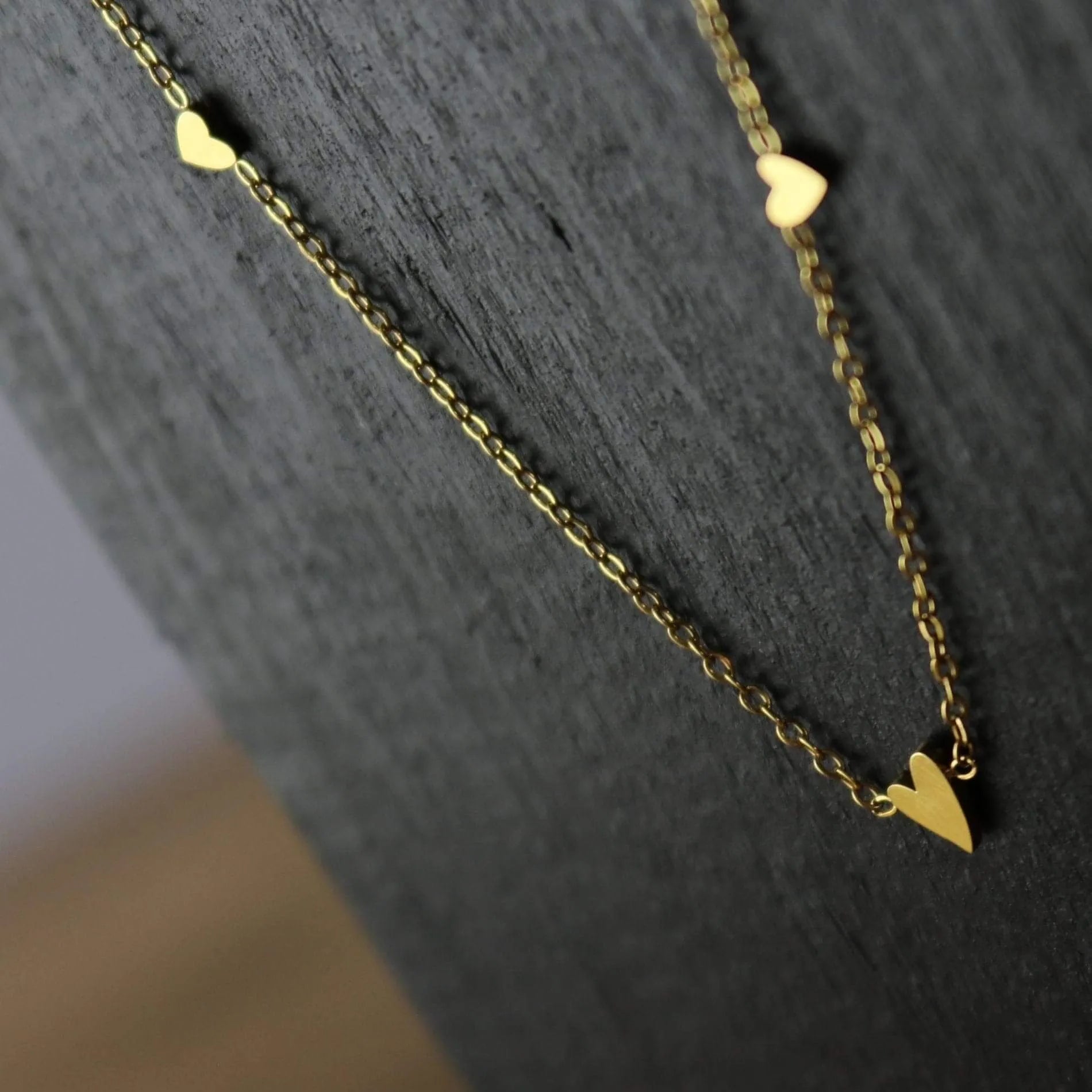 Love Waterproof 3 Mini Heart Necklace 18K Gold PlatingDNSK Copenhagen