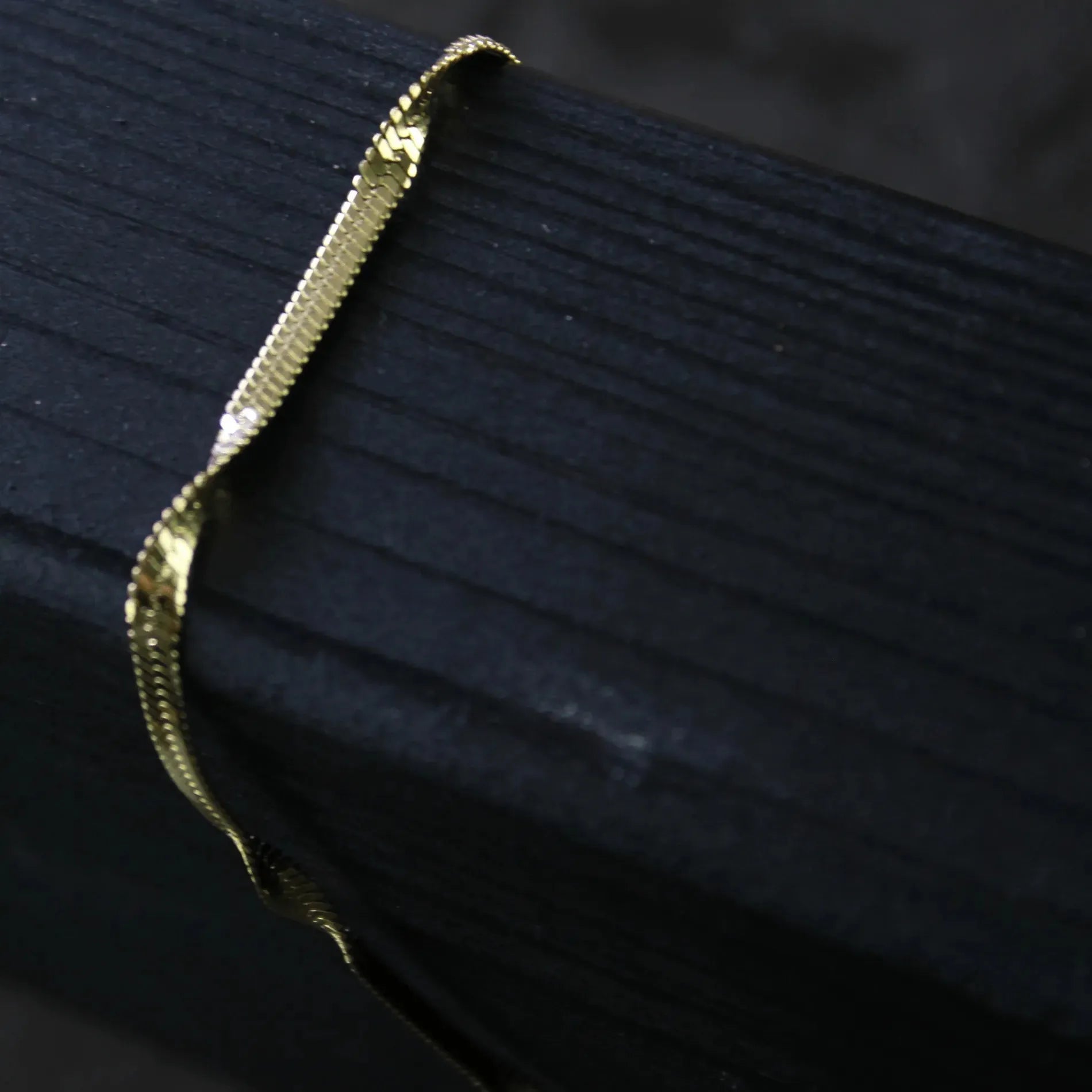 Passion Waterproof Twisted 2mm Small Herringbone Necklace 18K Gold Plating - DANSK Copenhagen