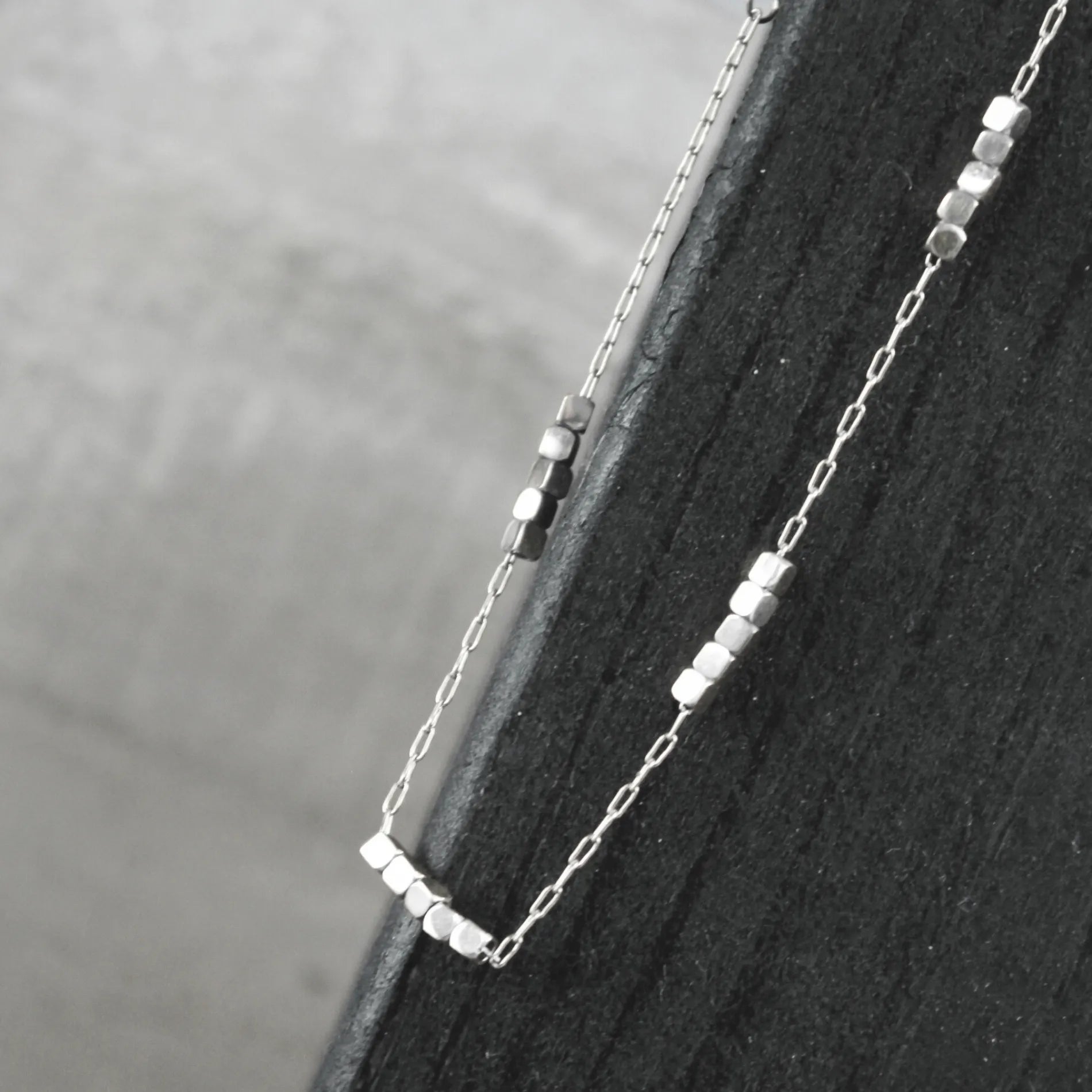 Passion Waterproof Korte Vierkante Mini Kralenketting Verzilverd, Dansk Copenhagen