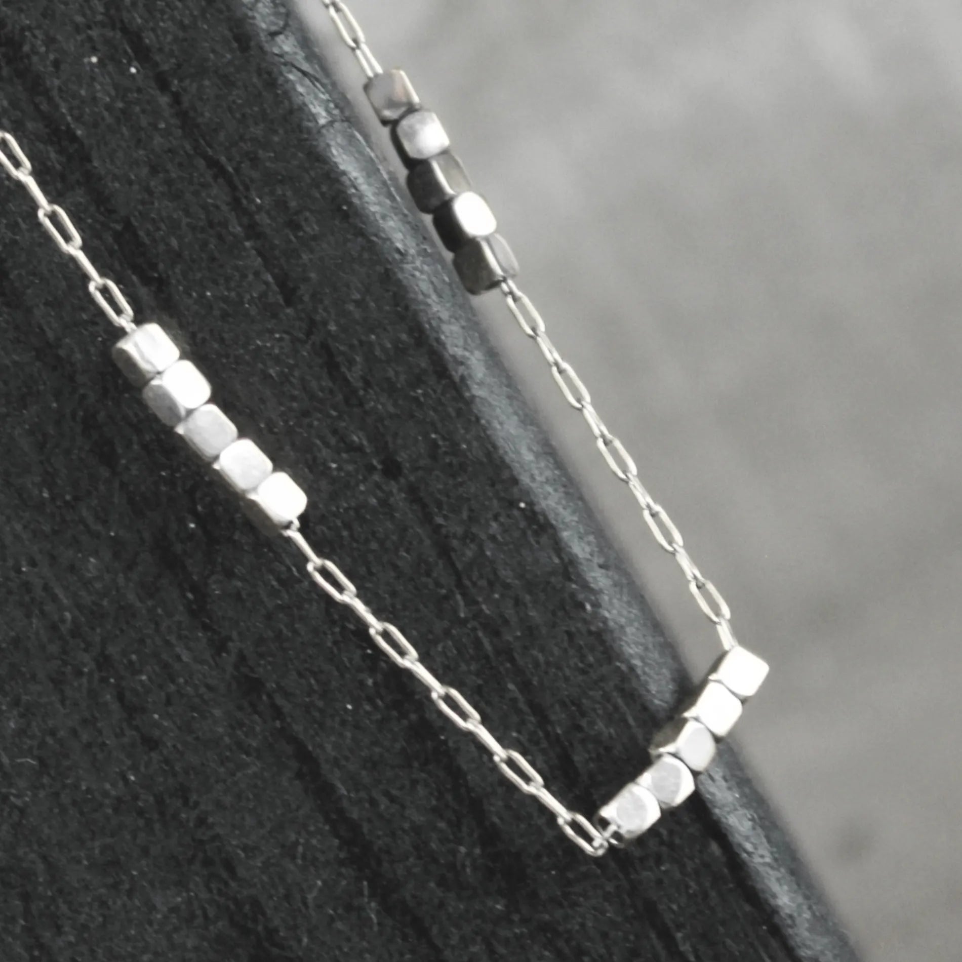 Passion Waterproof Korte Vierkante Mini Kralenketting Verzilverd, Dansk Copenhagen