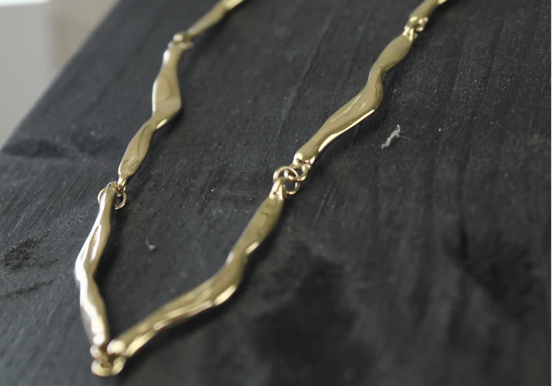 Joy Waterproof Collier court à maillons organiques plaqué or 18K, Dansk Copenhagen}