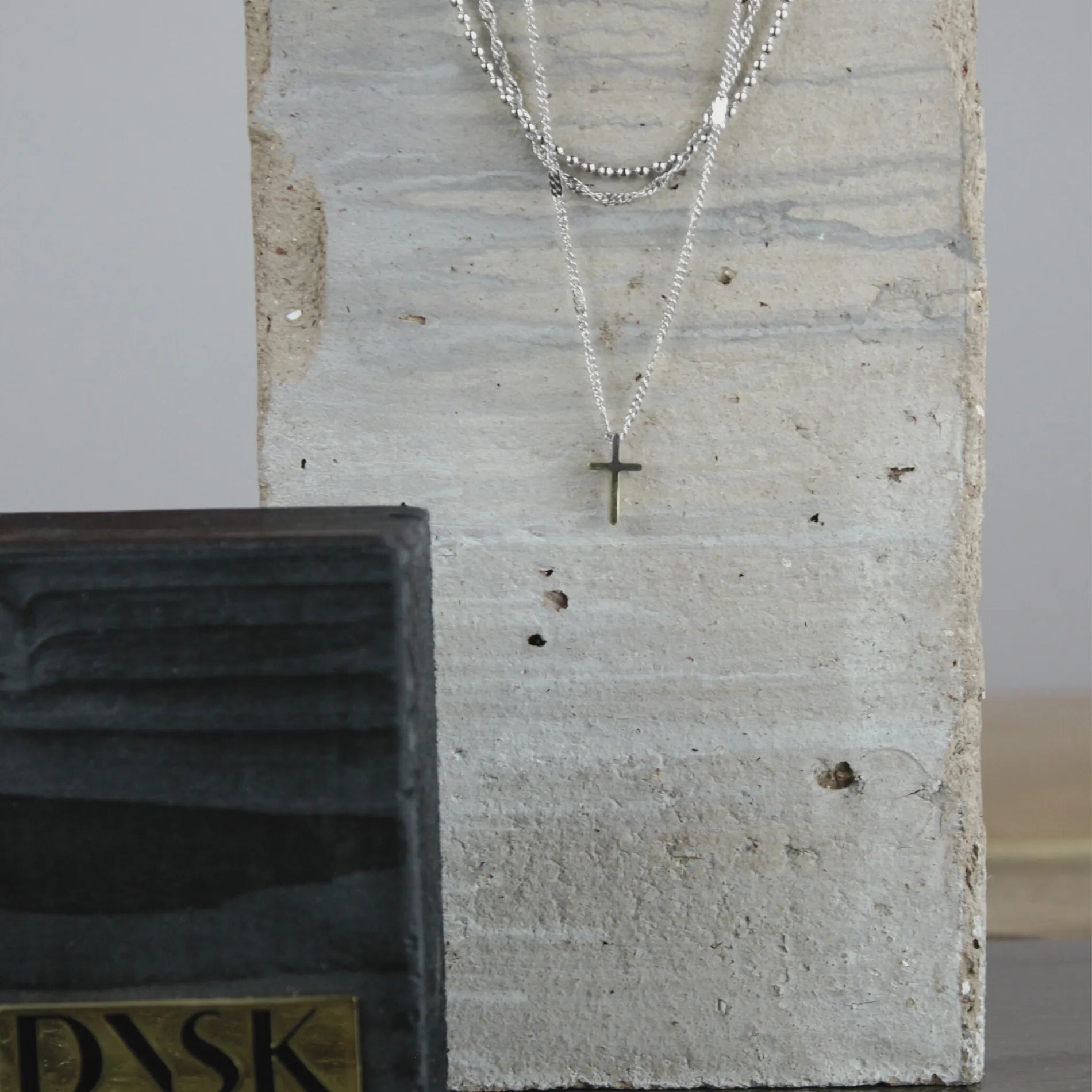 Love Waterproof Short Pre-layered Cross Necklace Silver PlatingDNSK Copenhagen
