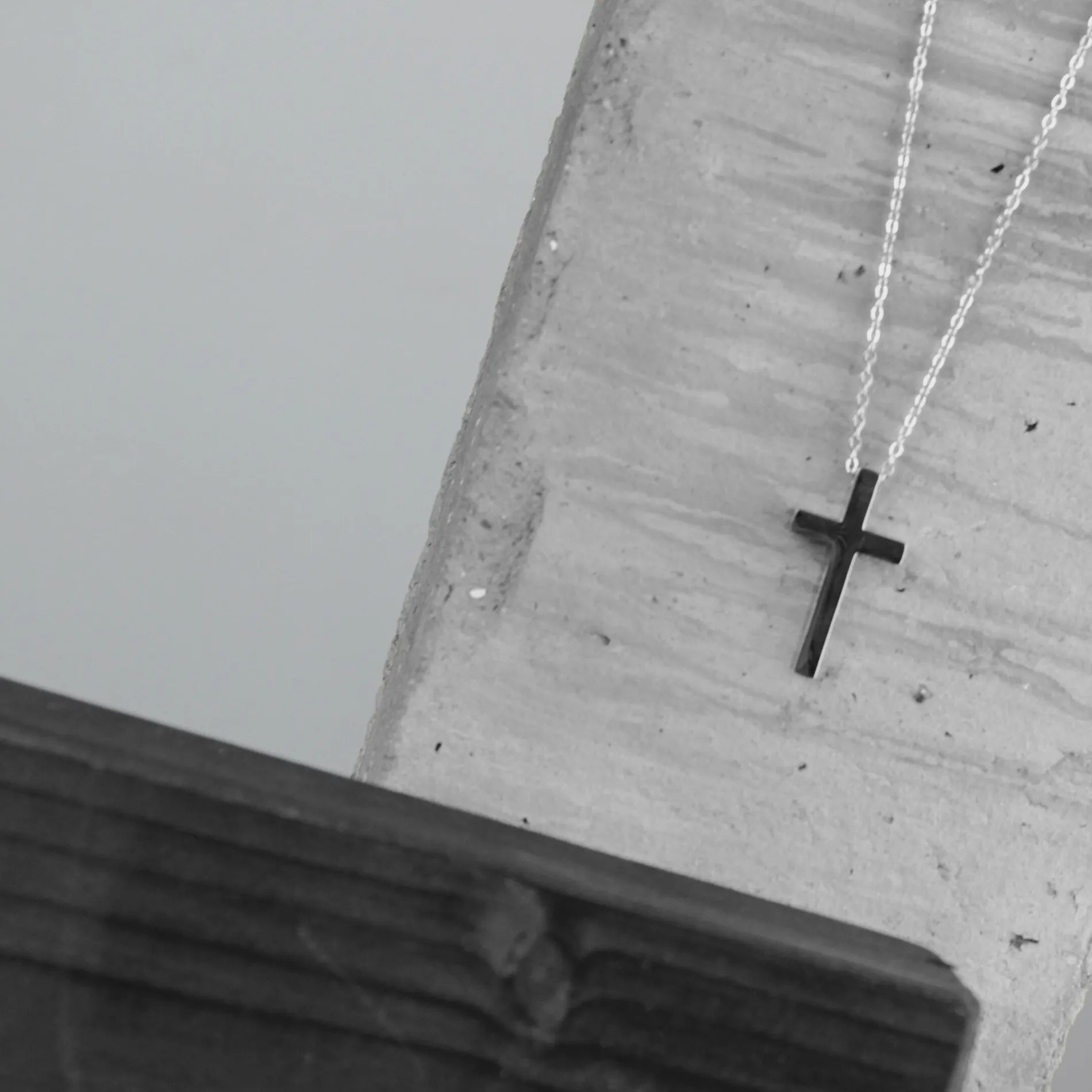Love Waterproof Short Cross Necklace Silver PlatingDNSK Copenhagen