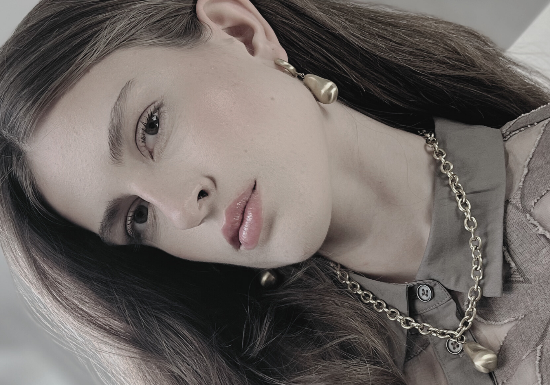 Courage Waterproof Korte geborstelde organische statement ketting verzilverd, DNSK Copenhagen