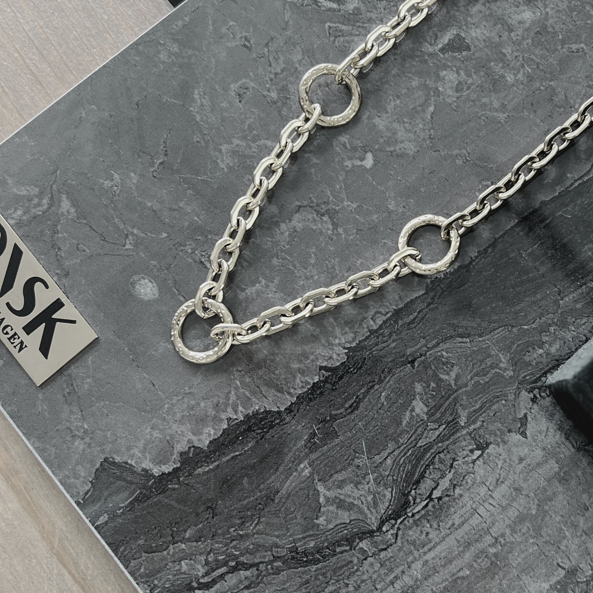 Courage Waterproof Short Hammered Ring Necklace Silver Plating, DNSK Copenhagen