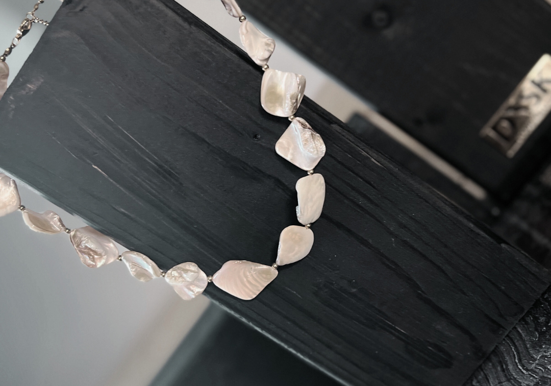 Joy Waterproof Collier court en coquillage naturel plaqué or 18K, DNSK Copenhagen