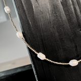 Joy Waterproof Collier court en perles d'eau douce et mini-boules plaqué or 18K