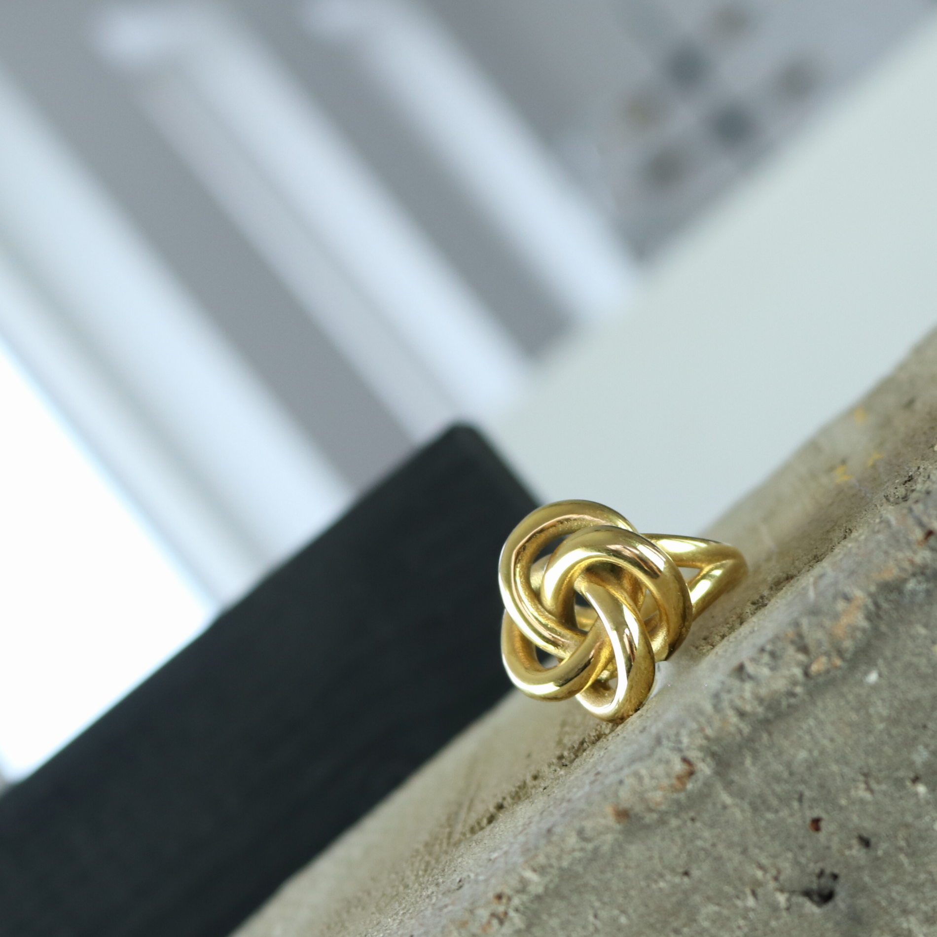 Courage Waterproof Chunky Twisted Statement Ring Gold Plating I Dansk Copenhagen