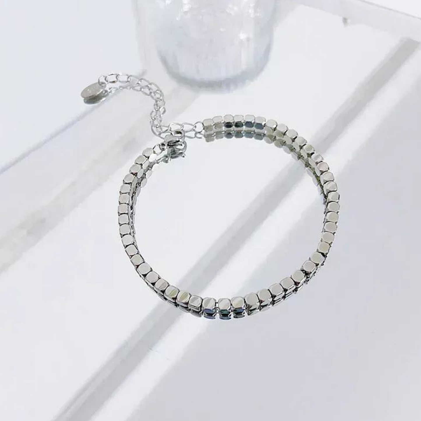 La passion imperméable Mini-bracelet de perles carrées plaqué argent